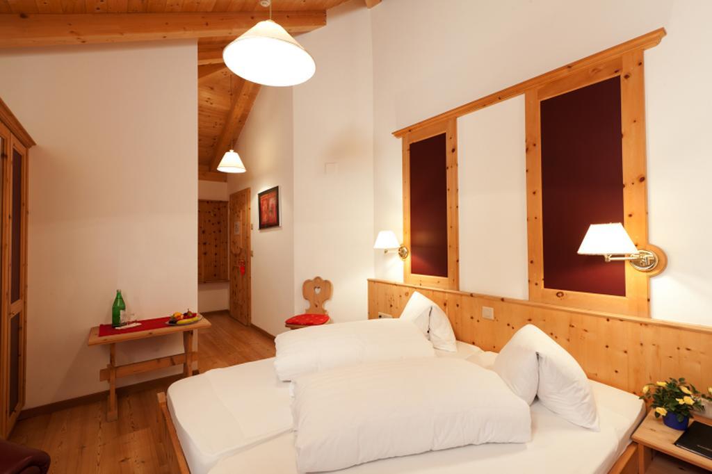 Hotel Astras Scuol Zimmer foto