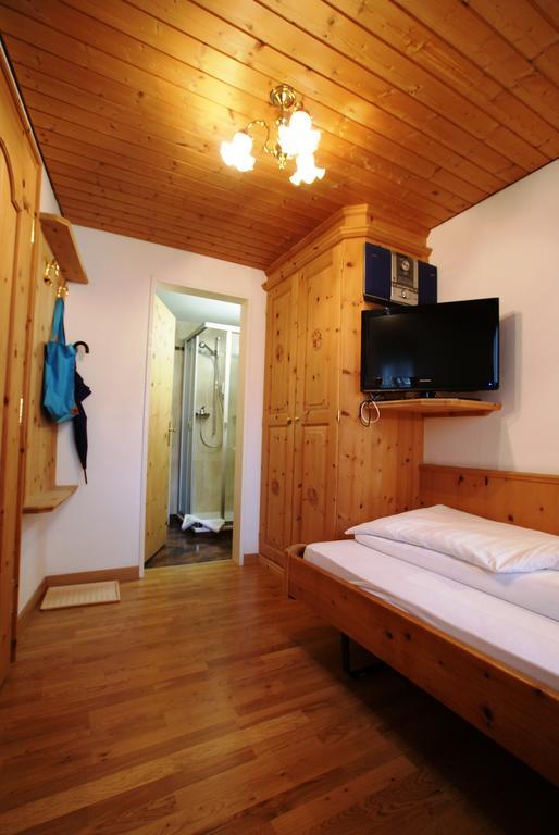 Hotel Astras Scuol Zimmer foto