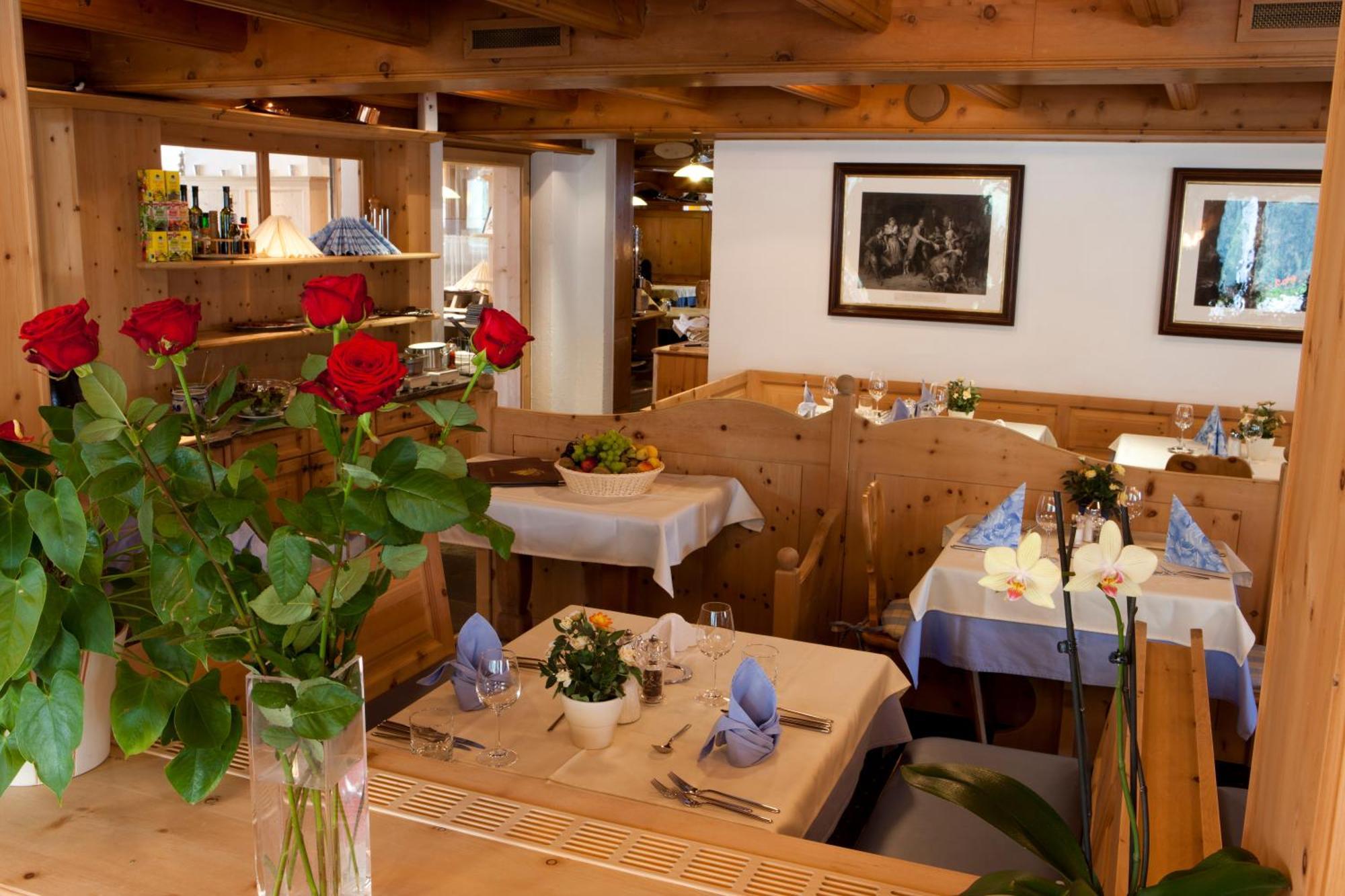 Hotel Astras Scuol Exterior foto