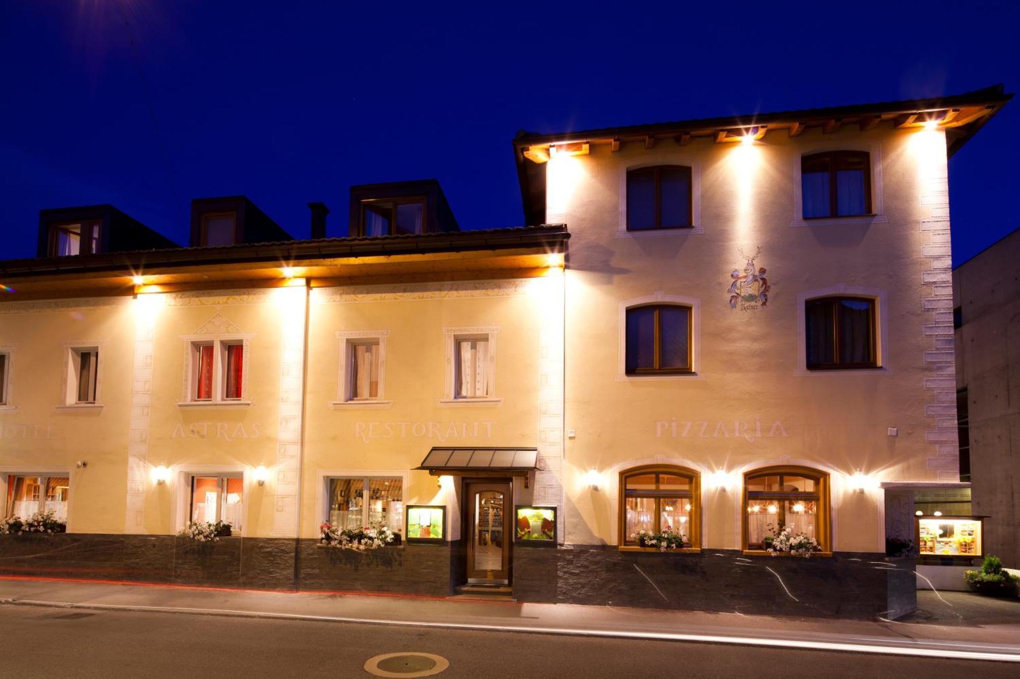 Hotel Astras Scuol Exterior foto