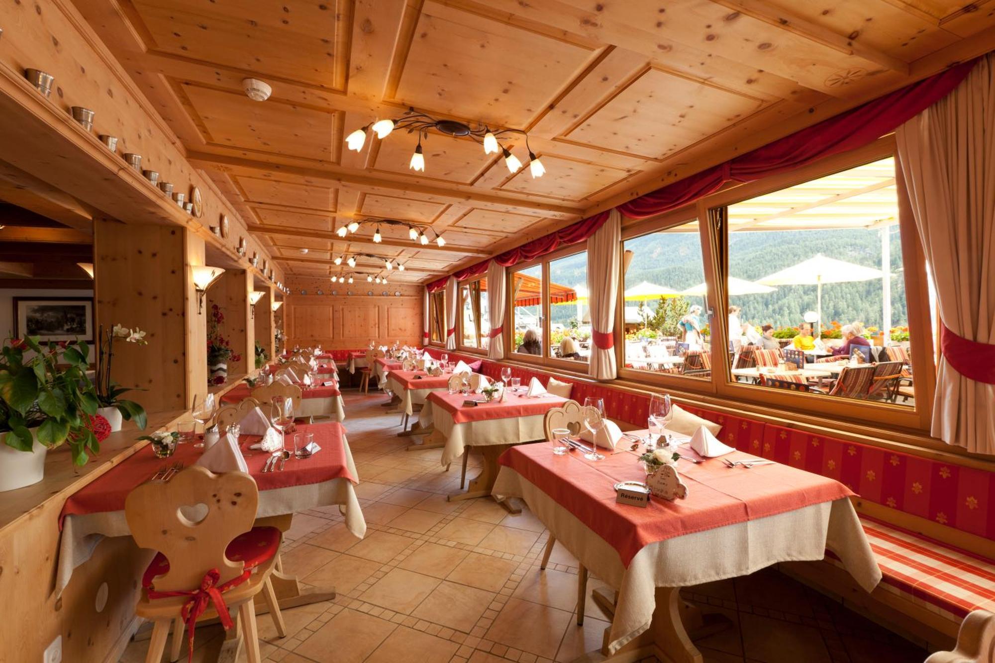 Hotel Astras Scuol Exterior foto