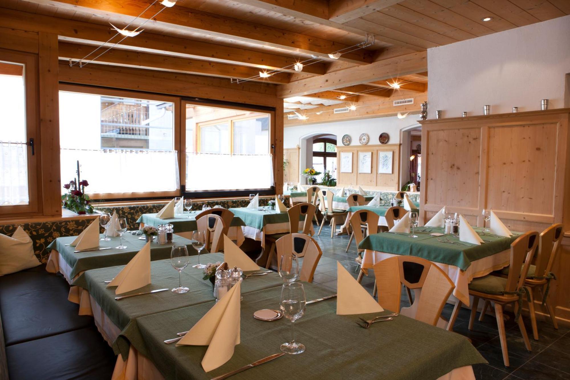 Hotel Astras Scuol Exterior foto