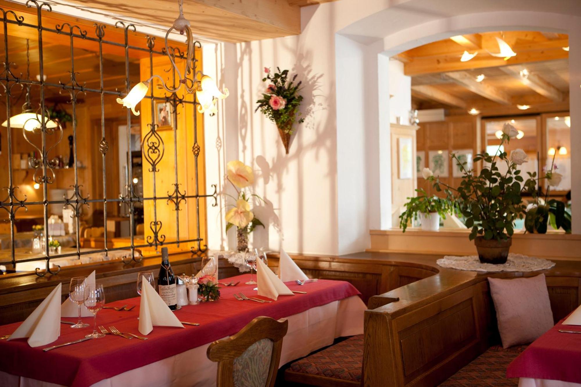Hotel Astras Scuol Exterior foto