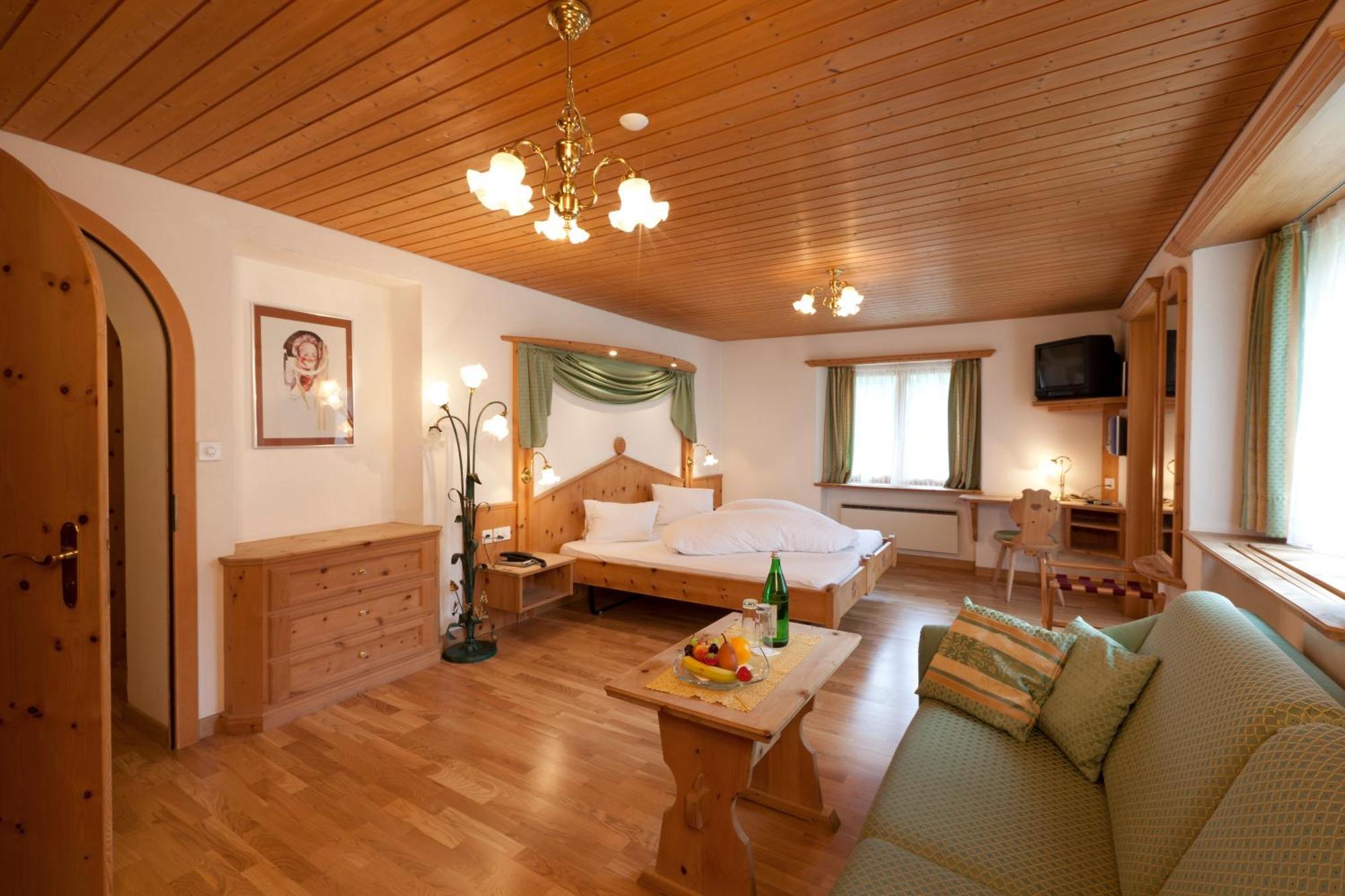 Hotel Astras Scuol Exterior foto