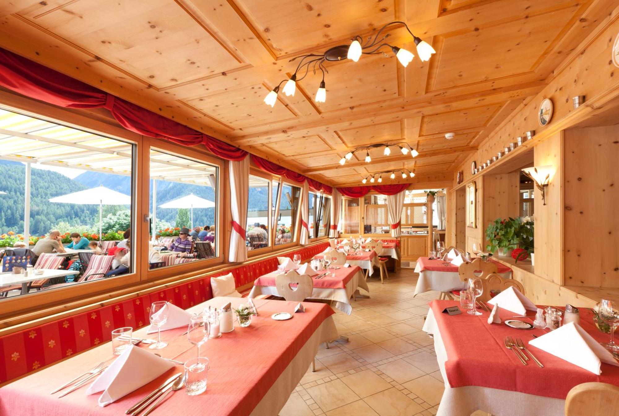 Hotel Astras Scuol Exterior foto