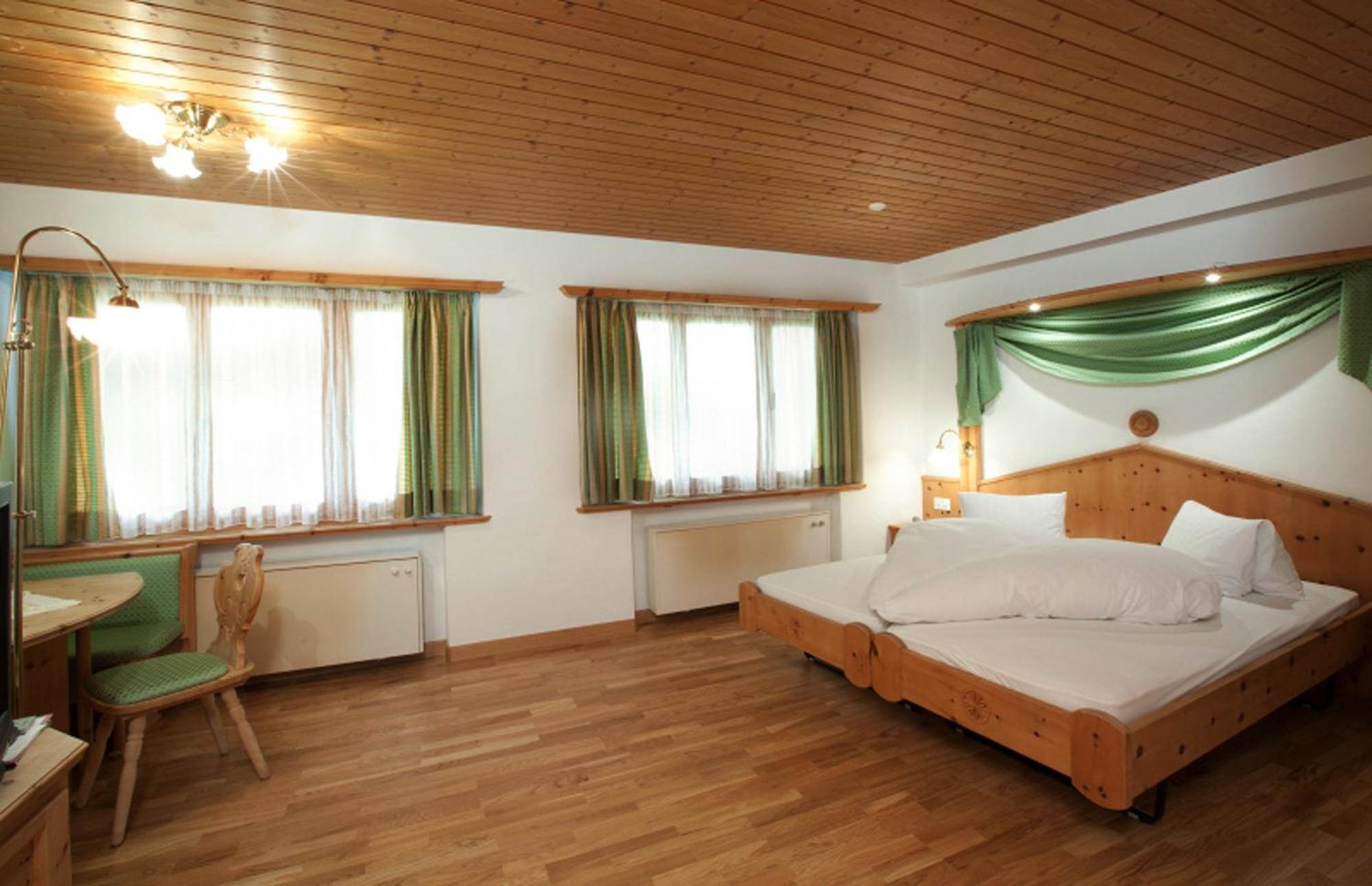Hotel Astras Scuol Exterior foto