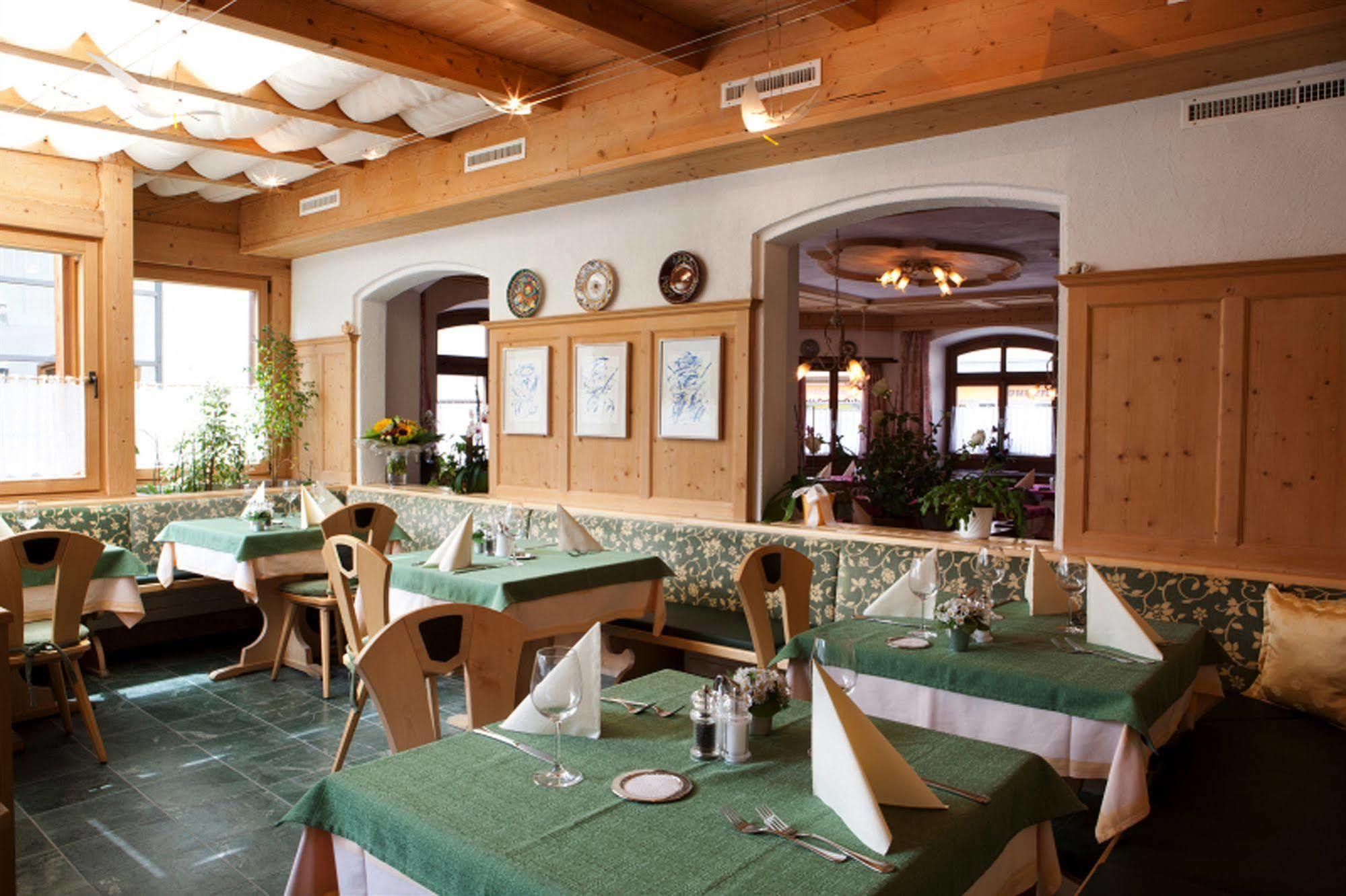 Hotel Astras Scuol Exterior foto
