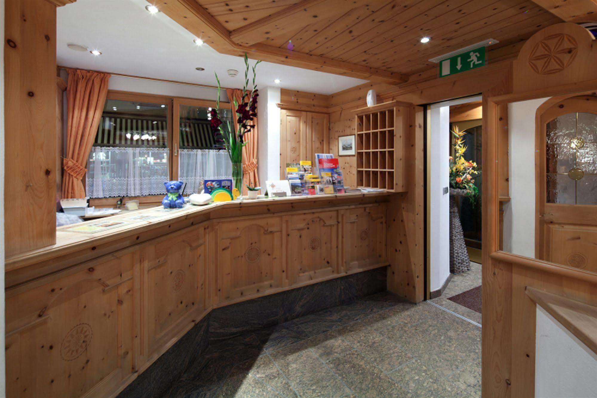 Hotel Astras Scuol Exterior foto