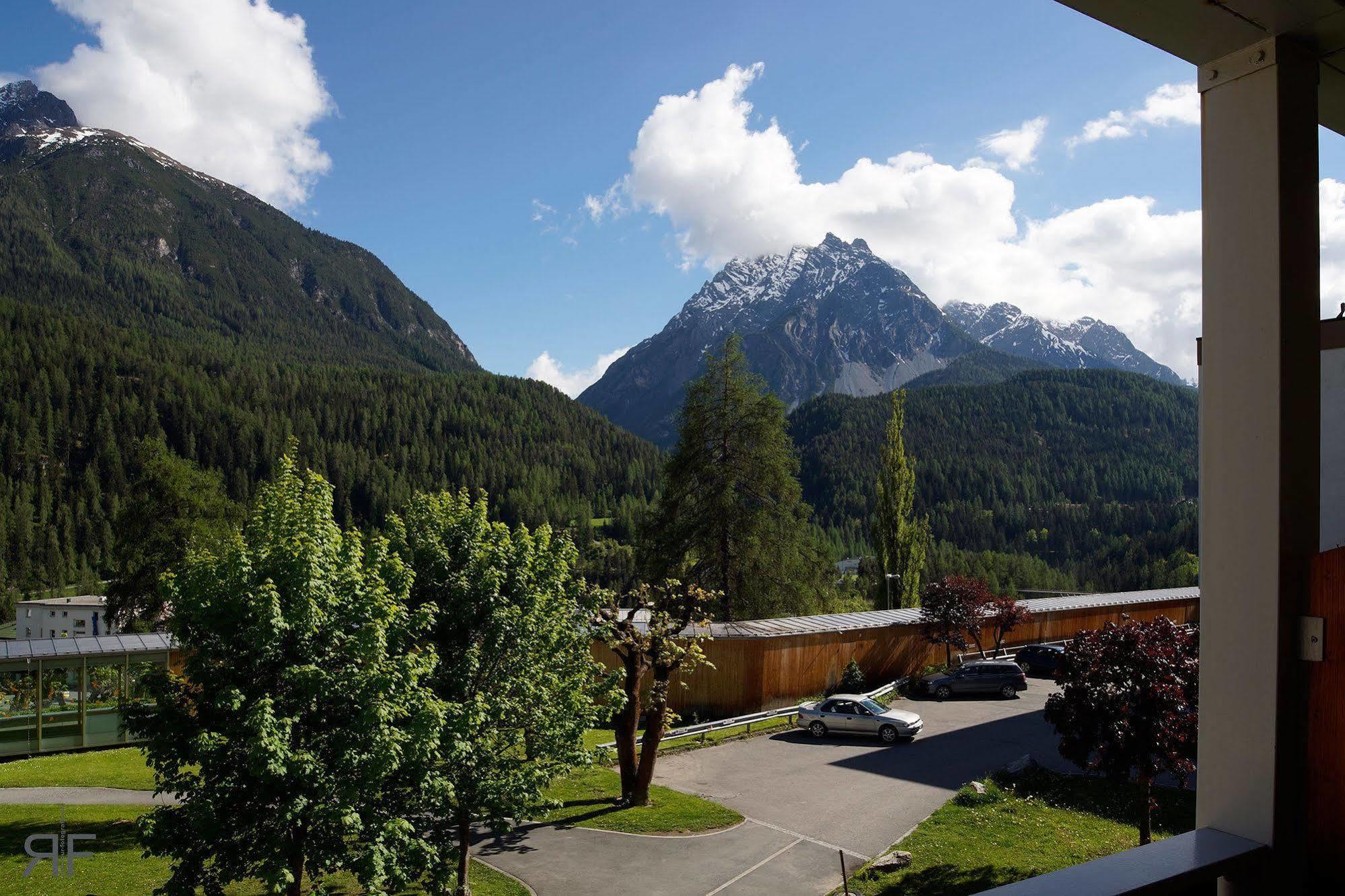 Hotel Astras Scuol Exterior foto